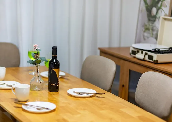 Aneuk,3br,8명,장기숙박,서울대학교,친절한 국가공인 관광통역 안내사의 호텔급 컨시어지 서비스,강남,홍대,명동,,성수,고척돔,kspo돔,지하철,도심접근성 Villa