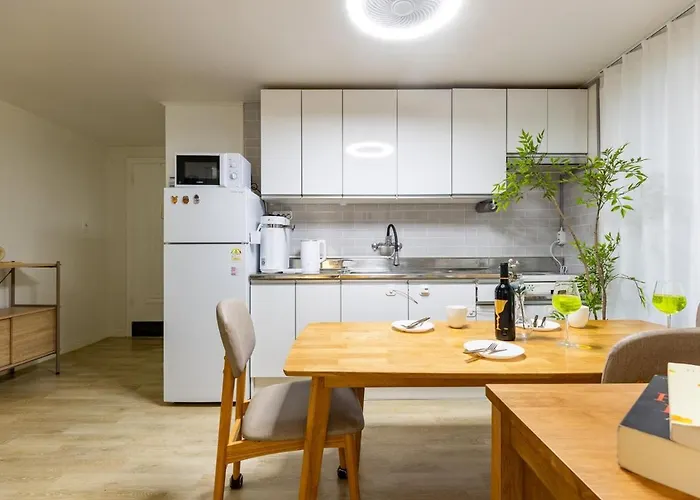Willa Aneuk,3br,8명,장기숙박,서울대학교,친절한 국가공인 관광통역 안내사의 호텔급 컨시어지 서비스,강남,홍대,명동,,성수,고척돔,kspo돔,지하철,도심접근성