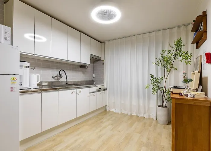 Aneuk,3br,8명,장기숙박,서울대학교,친절한 국가공인 관광통역 안내사의 호텔급 컨시어지 서비스,강남,홍대,명동,,성수,고척돔,kspo돔,지하철,도심접근성 * Seoel